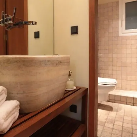 Elegant And Cozy 5 To Metro St Apartment